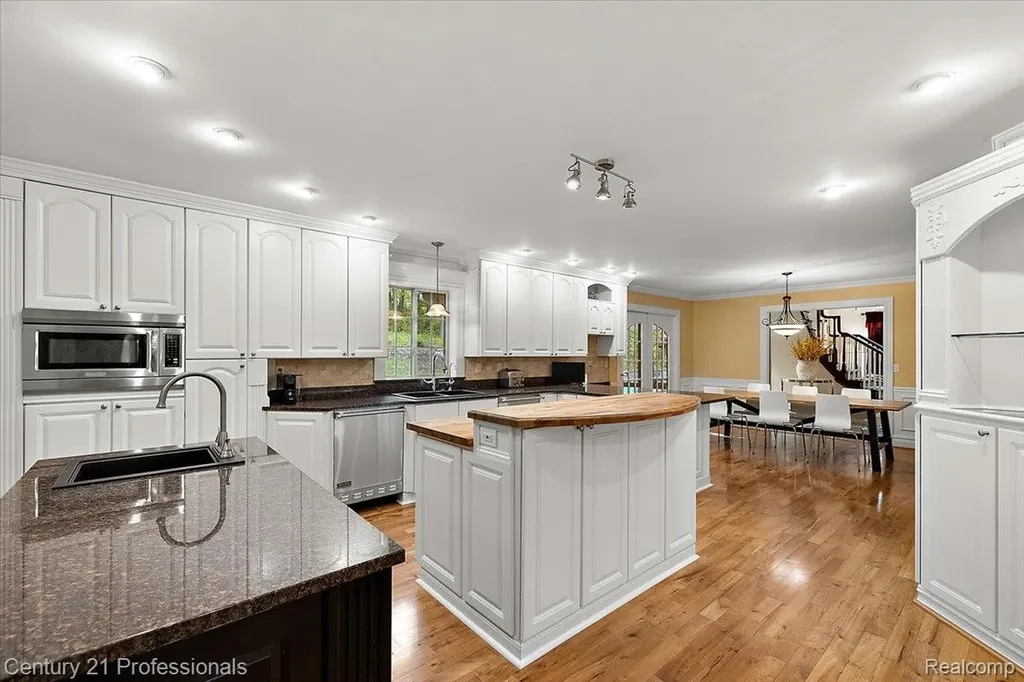 6705 College Park Drive Springfield Charter Township MI 48346