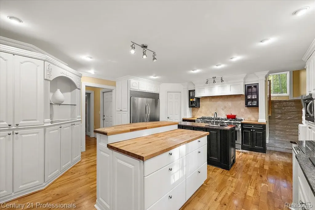 6705 College Park Drive Springfield Charter Township MI 48346
