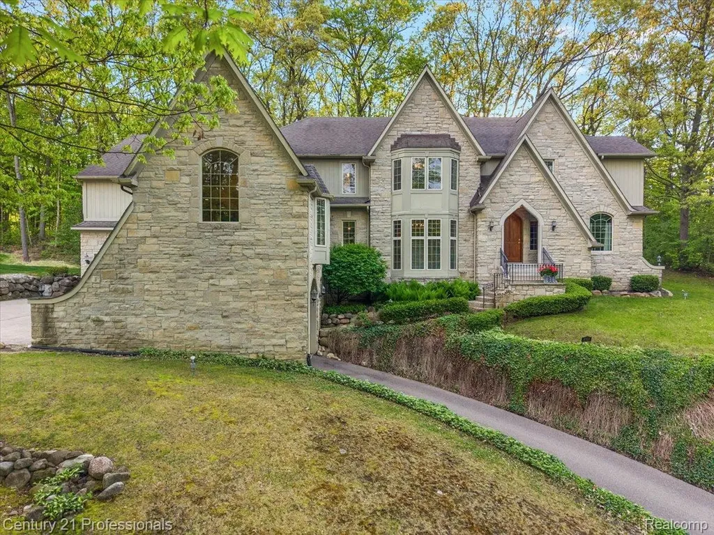 6705 College Park Drive Springfield Charter Township MI 48346