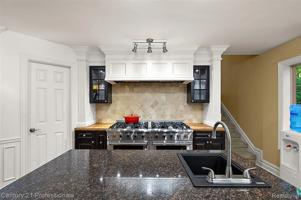 6705 College Park Drive Springfield Charter Township MI 48346