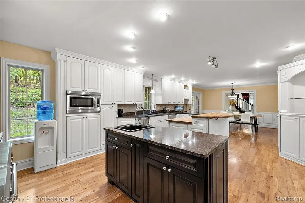 6705 College Park Drive Springfield Charter Township MI 48346