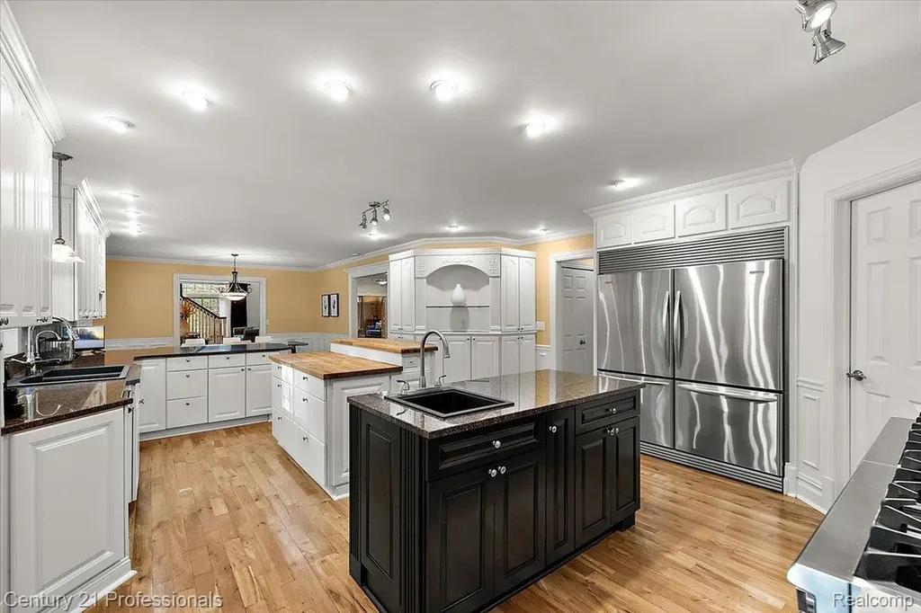 6705 College Park Drive Springfield Charter Township MI 48346
