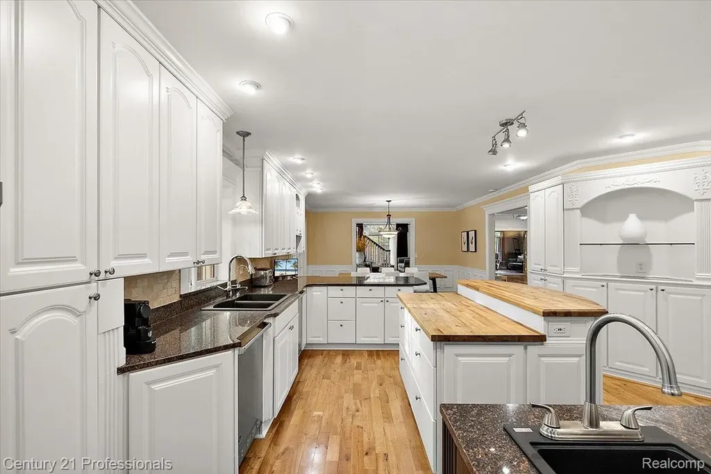 6705 College Park Drive Springfield Charter Township MI 48346