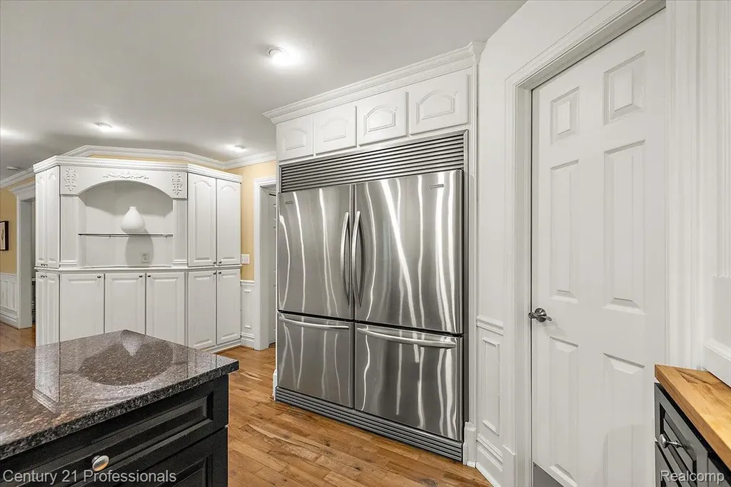6705 College Park Drive Springfield Charter Township MI 48346