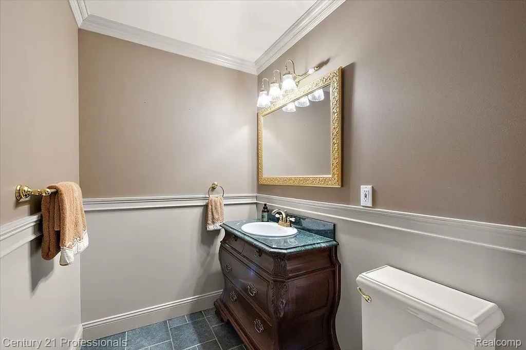 6705 College Park Drive Springfield Charter Township MI 48346
