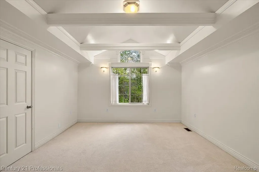 6705 College Park Drive Springfield Charter Township MI 48346