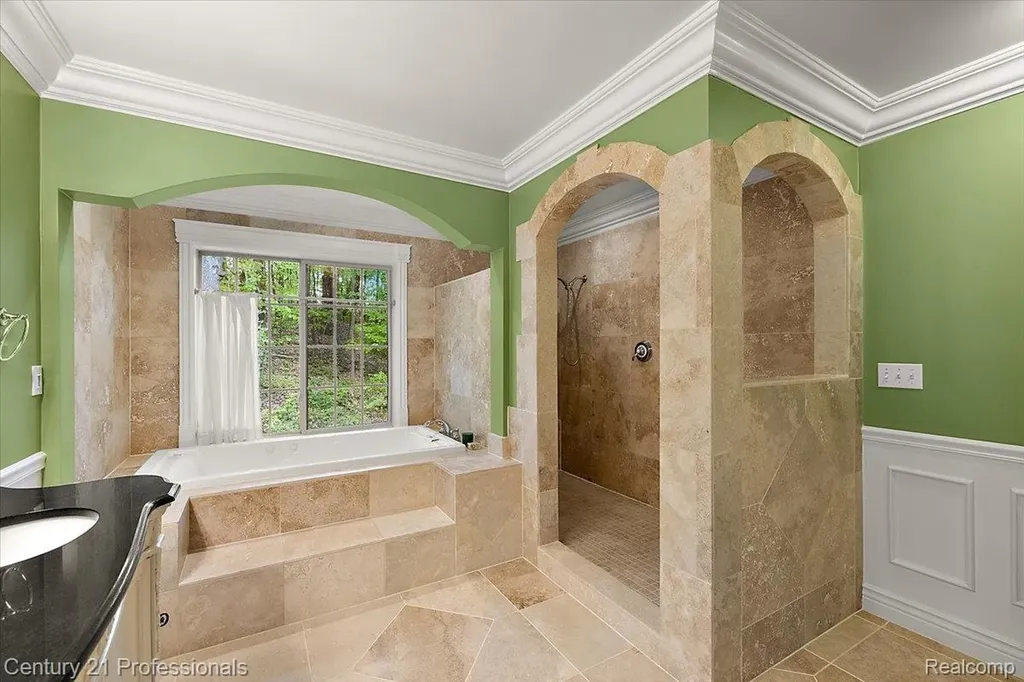 6705 College Park Drive Springfield Charter Township MI 48346