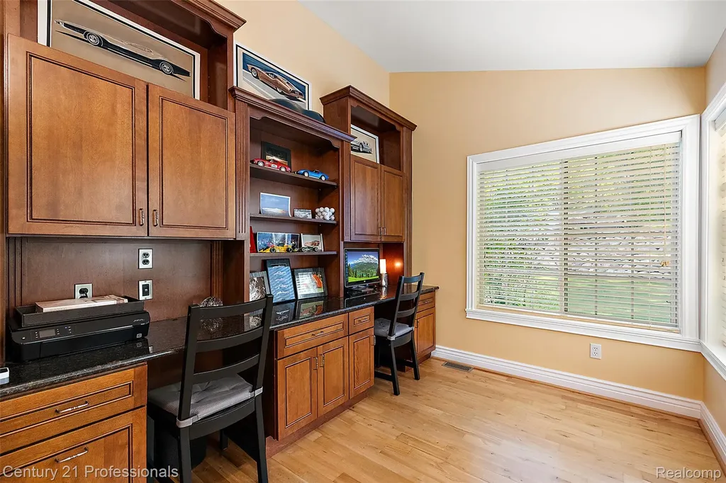 6705 College Park Drive Springfield Charter Township MI 48346