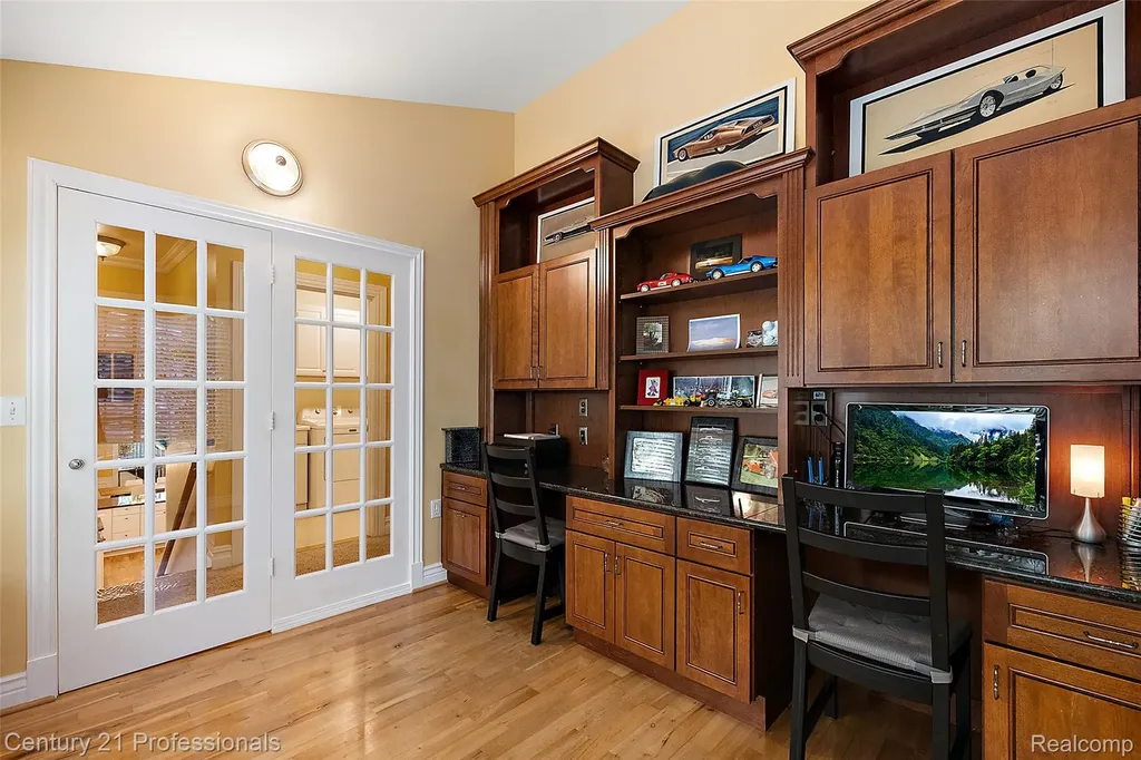 6705 College Park Drive Springfield Charter Township MI 48346