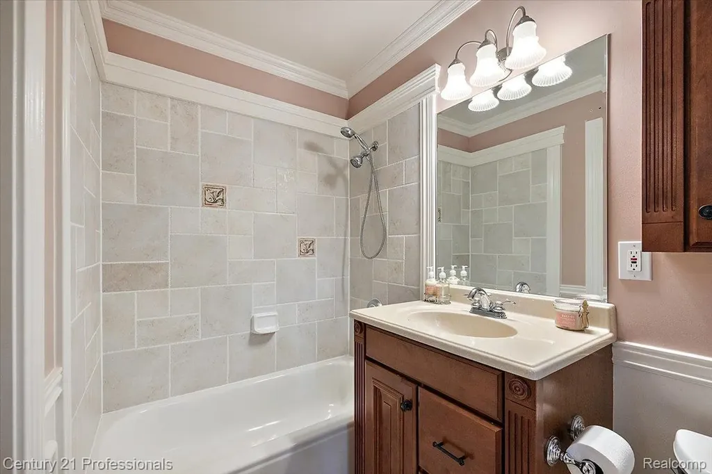 6705 College Park Drive Springfield Charter Township MI 48346