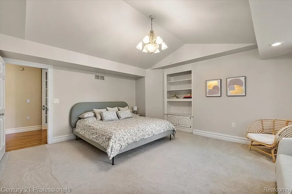 6705 College Park Drive Springfield Charter Township MI 48346