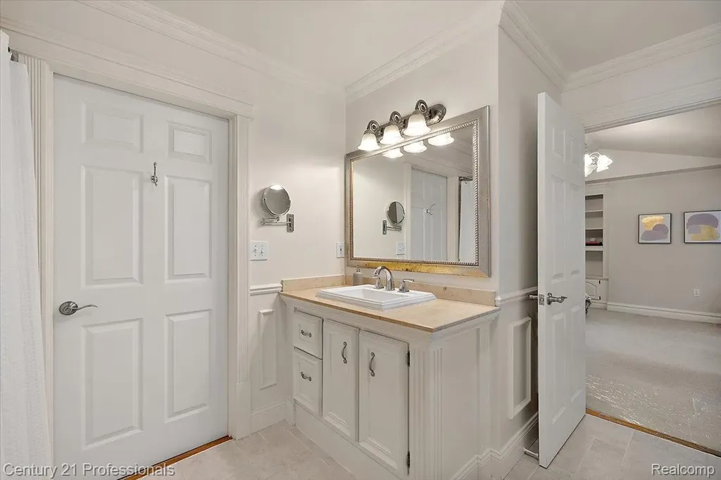 6705 College Park Drive Springfield Charter Township MI 48346