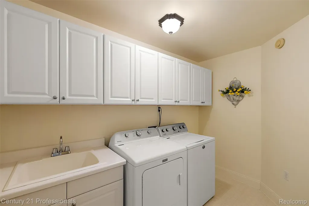 6705 College Park Drive Springfield Charter Township MI 48346