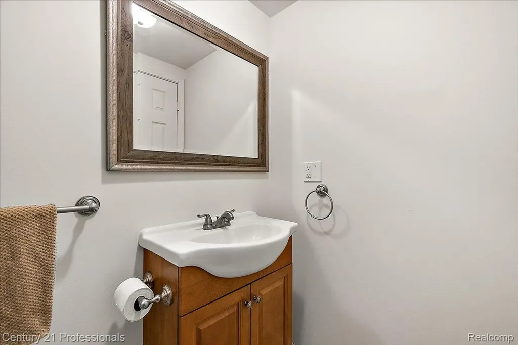 6705 College Park Drive Springfield Charter Township MI 48346