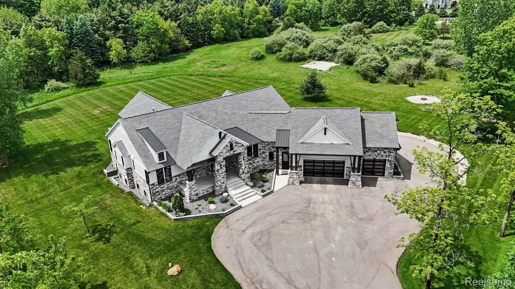 5015 Birch Drive Springfield Charter Township MI 48350