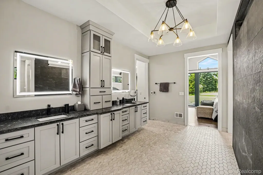 5015 Birch Drive Springfield Charter Township MI 48350