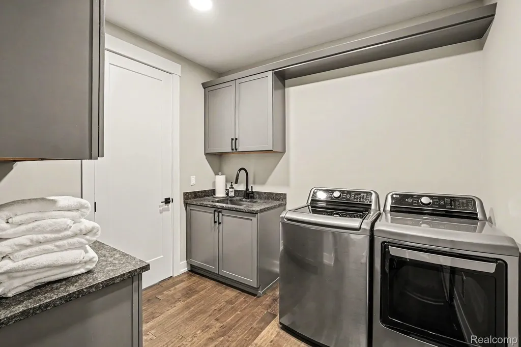 5015 Birch Drive Springfield Charter Township MI 48350
