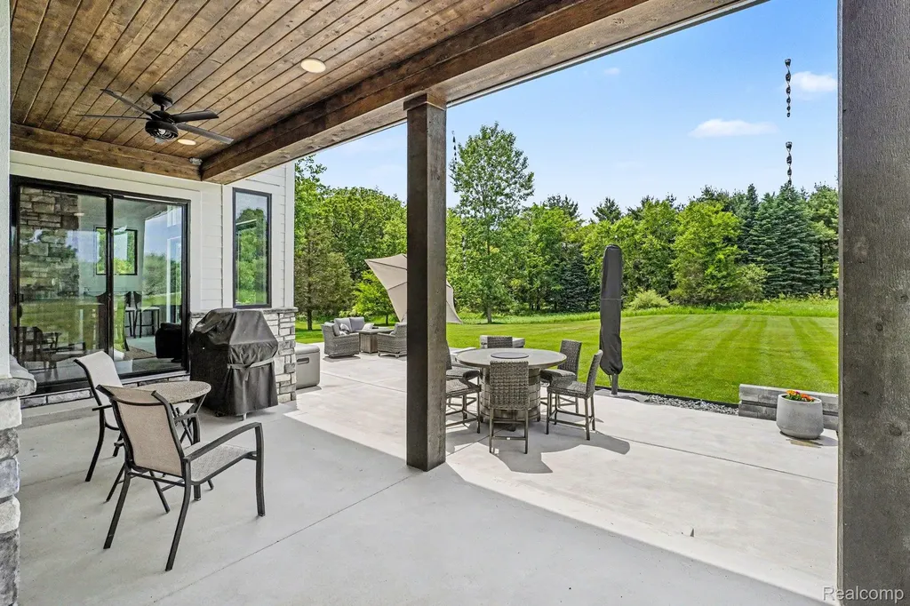 5015 Birch Drive Springfield Charter Township MI 48350