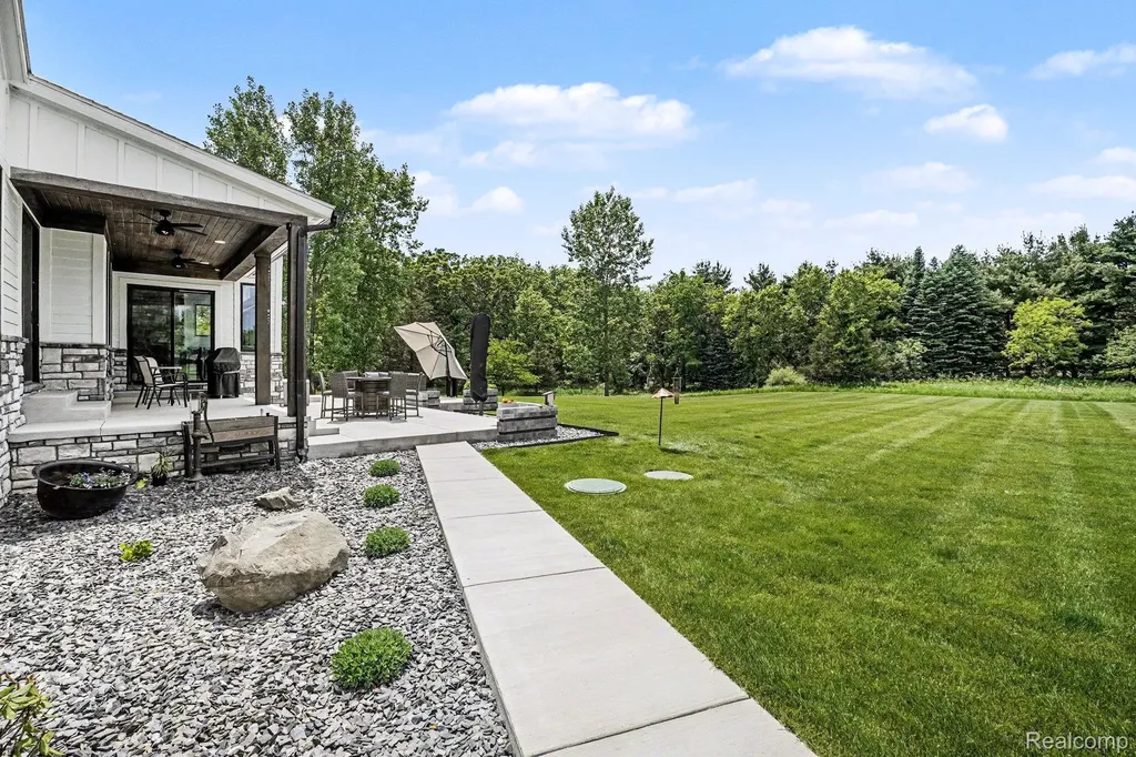 5015 Birch Drive Springfield Charter Township MI 48350