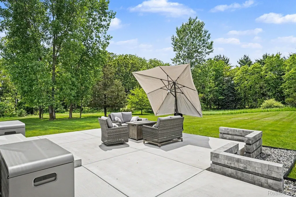 5015 Birch Drive Springfield Charter Township MI 48350