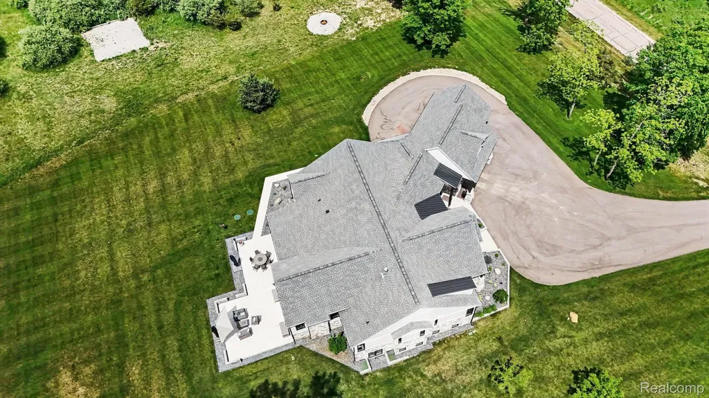 5015 Birch Drive Springfield Charter Township MI 48350