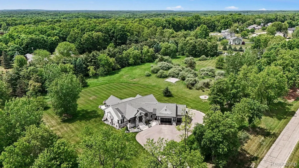 5015 Birch Drive Springfield Charter Township MI 48350