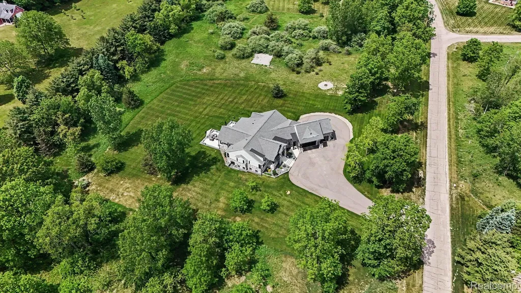 5015 Birch Drive Springfield Charter Township MI 48350