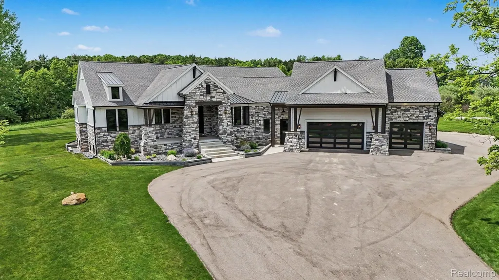 5015 Birch Drive Springfield Charter Township MI 48350