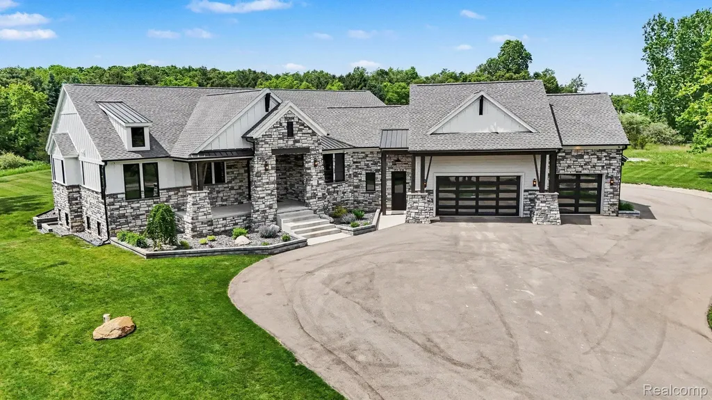 5015 Birch Drive Springfield Charter Township MI 48350