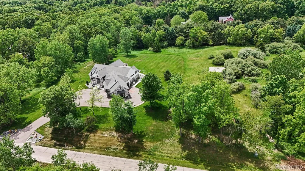 5015 Birch Drive Springfield Charter Township MI 48350