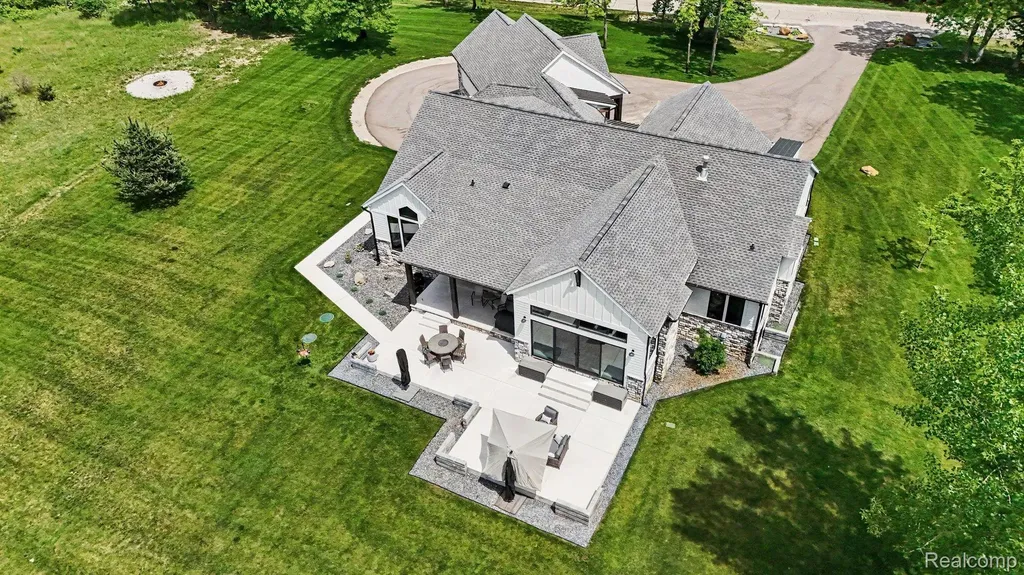5015 Birch Drive Springfield Charter Township MI 48350