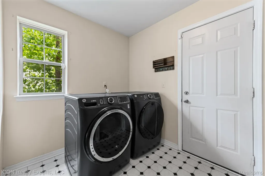 5367 High Ridge Drive York Charter Township MI 48197