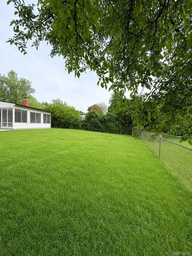 35347 Alta Vista Drive Sterling Heights City MI 48312