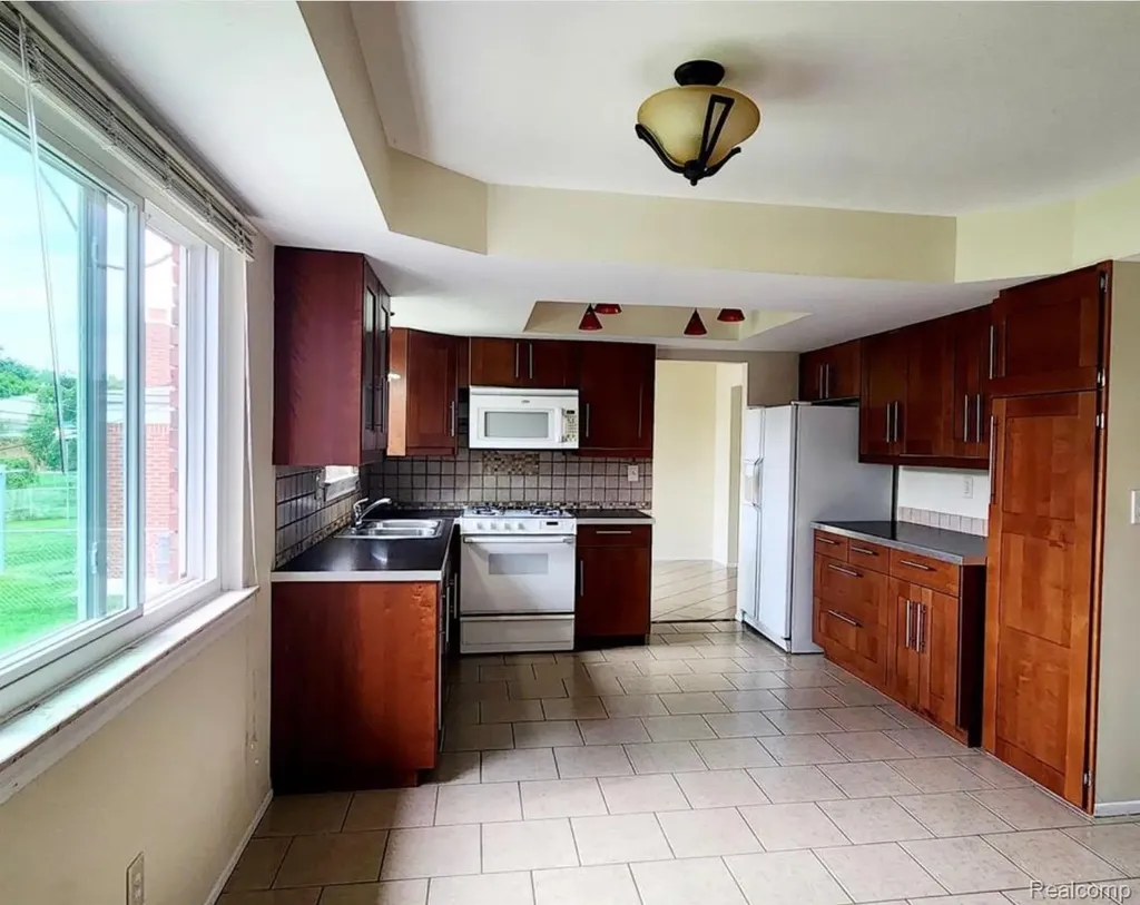 35347 Alta Vista Drive Sterling Heights City MI 48312