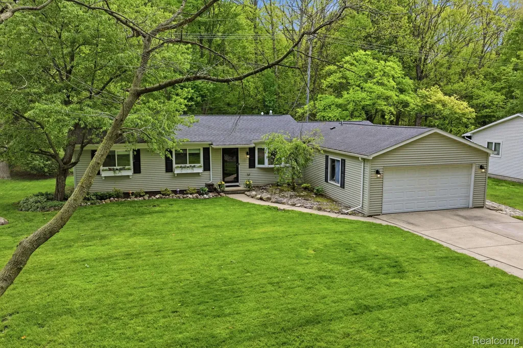58032 Robroy Street Washington Township MI 48094