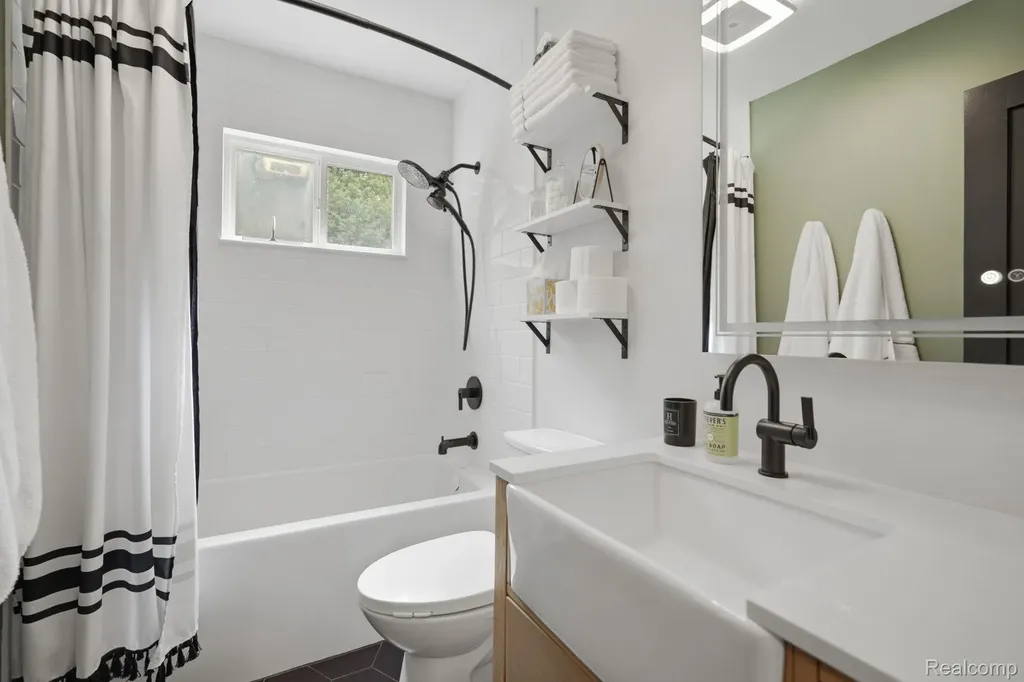 58032 Robroy Street Washington Township MI 48094