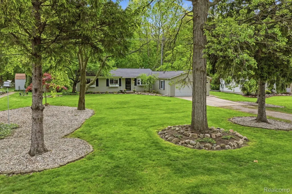 58032 Robroy Street Washington Township MI 48094