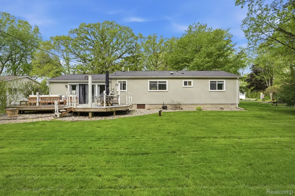 58032 Robroy Street Washington Township MI 48094