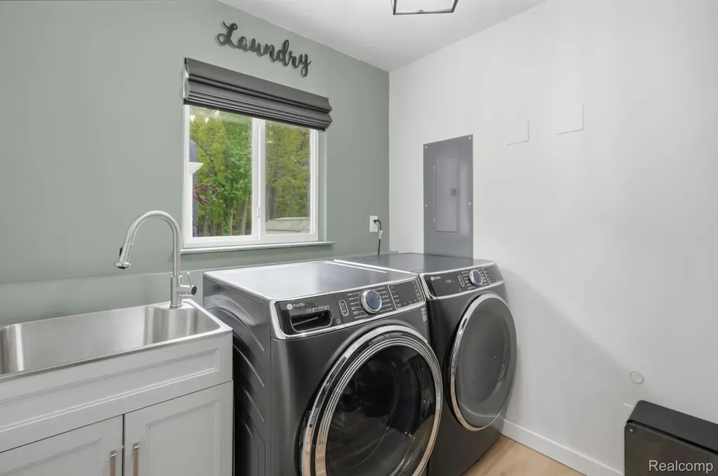 58032 Robroy Street Washington Township MI 48094