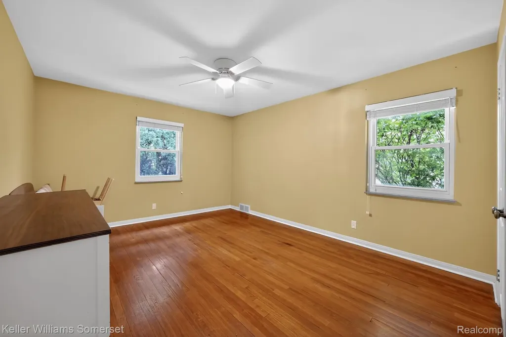 1681 Oxford Road Grosse Pointe Woods City MI 48236