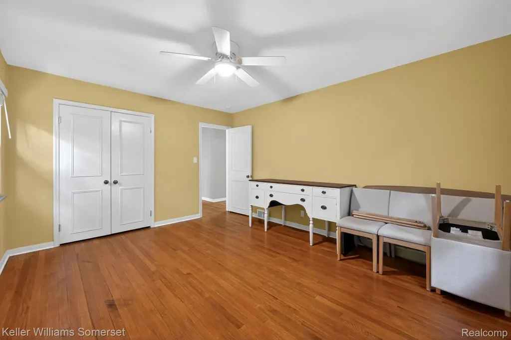 1681 Oxford Road Grosse Pointe Woods City MI 48236