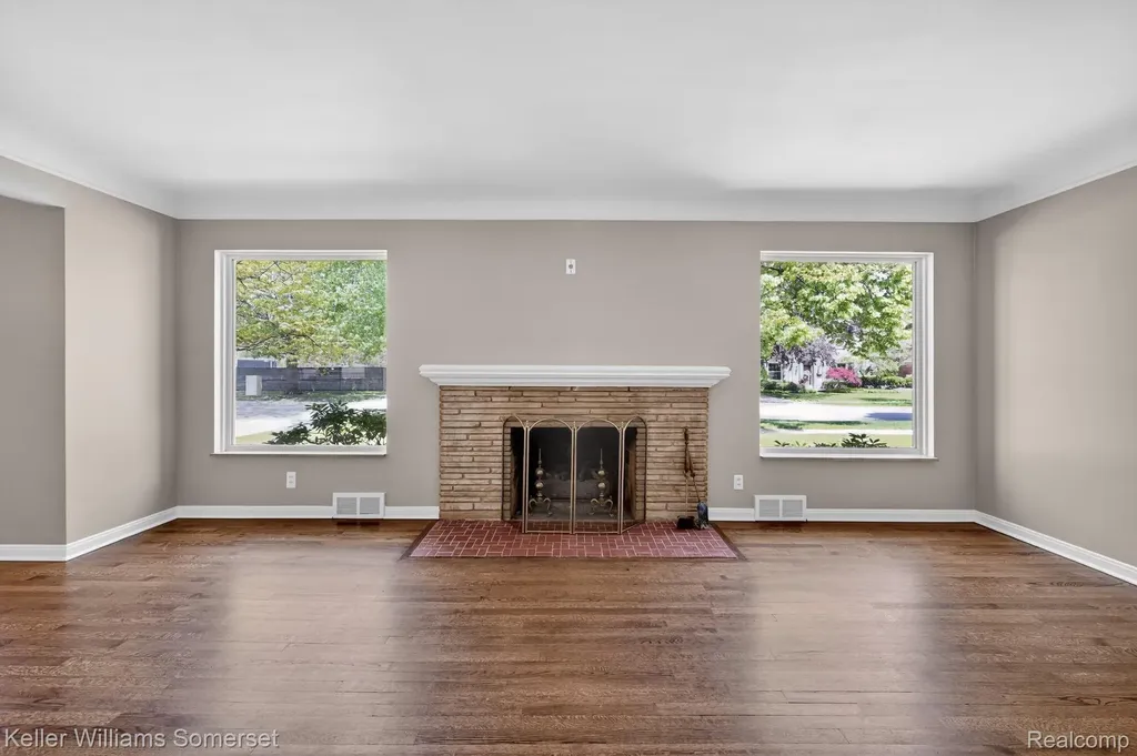 1681 Oxford Road Grosse Pointe Woods City MI 48236