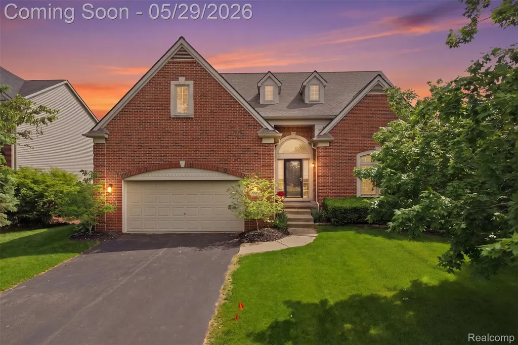 735 Kentbrook Drive Commerce Charter Township MI 48382