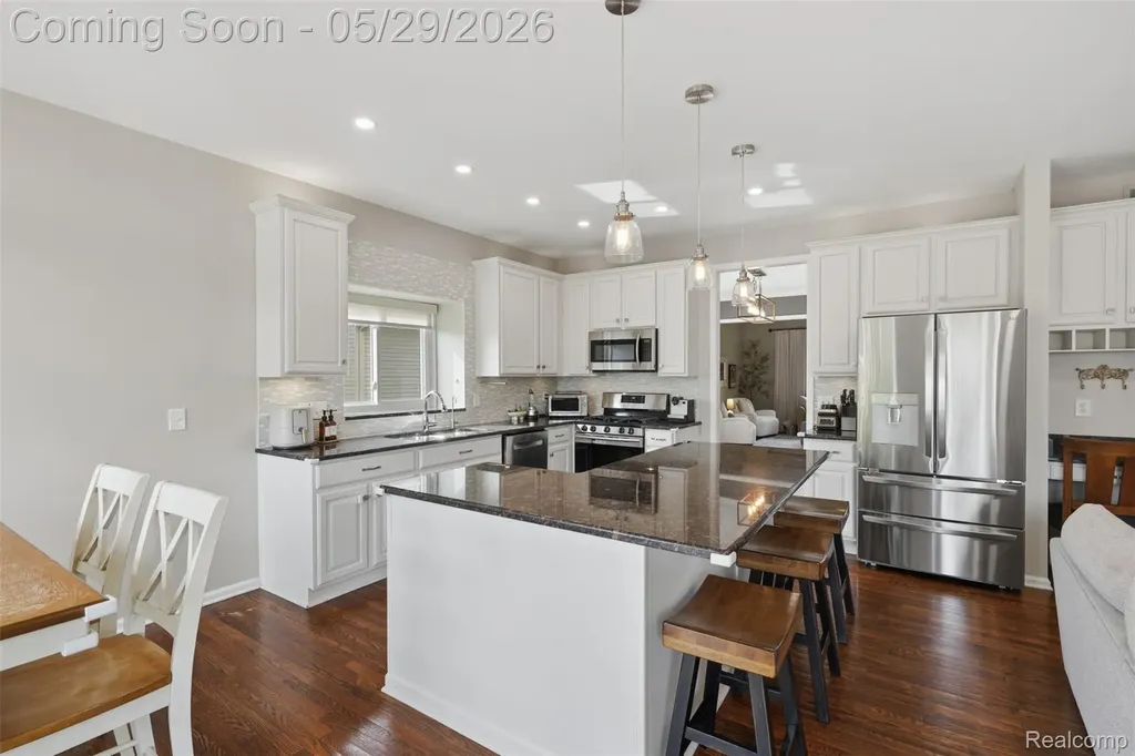 735 Kentbrook Drive Commerce Charter Township MI 48382