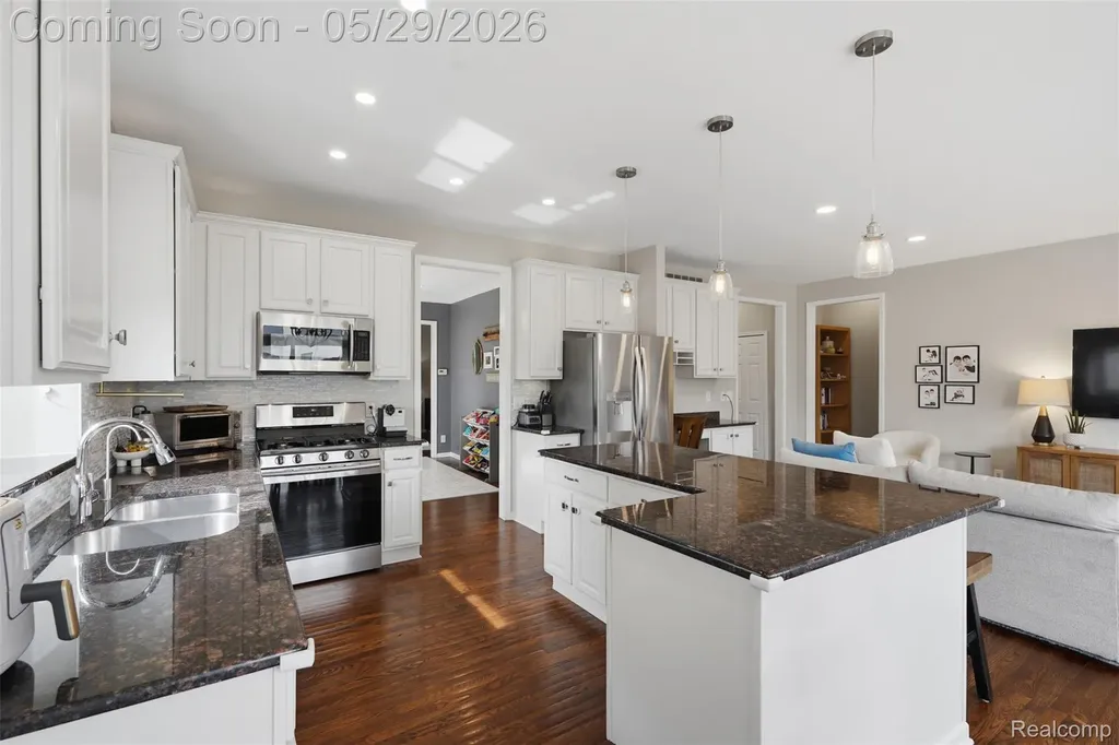 735 Kentbrook Drive Commerce Charter Township MI 48382