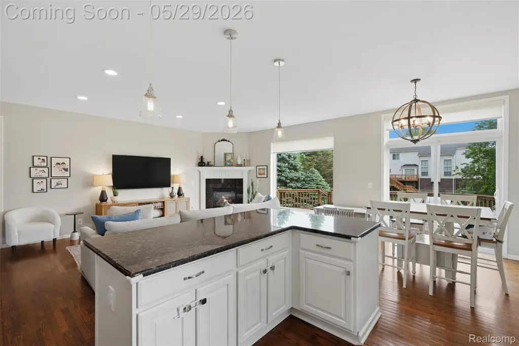 735 Kentbrook Drive Commerce Charter Township MI 48382