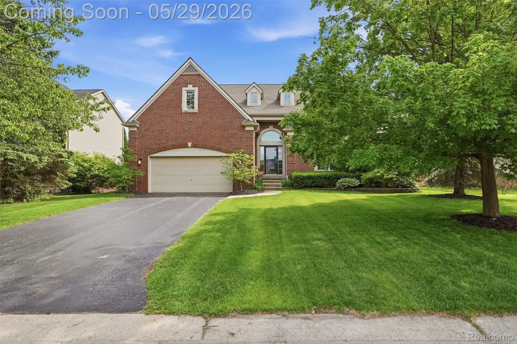 735 Kentbrook Drive Commerce Charter Township MI 48382