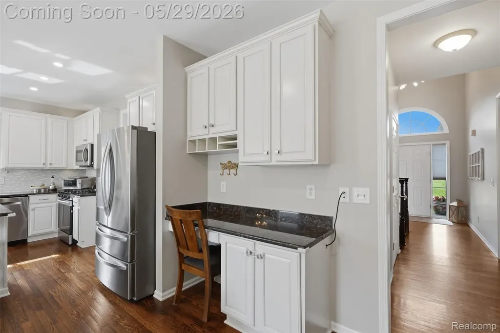 735 Kentbrook Drive Commerce Charter Township MI 48382