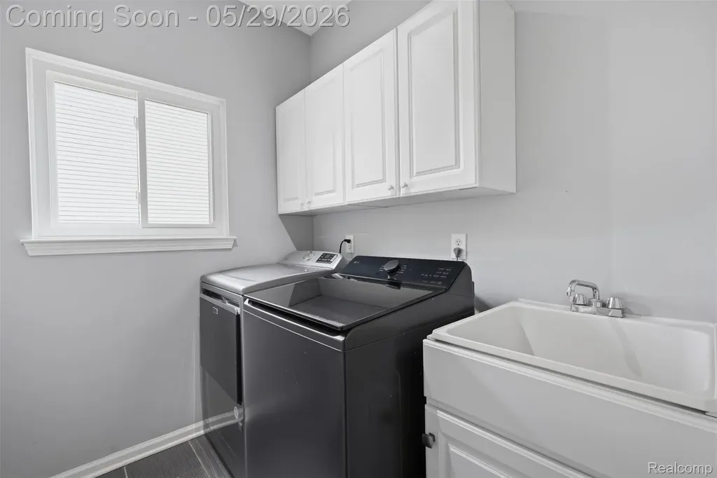 735 Kentbrook Drive Commerce Charter Township MI 48382