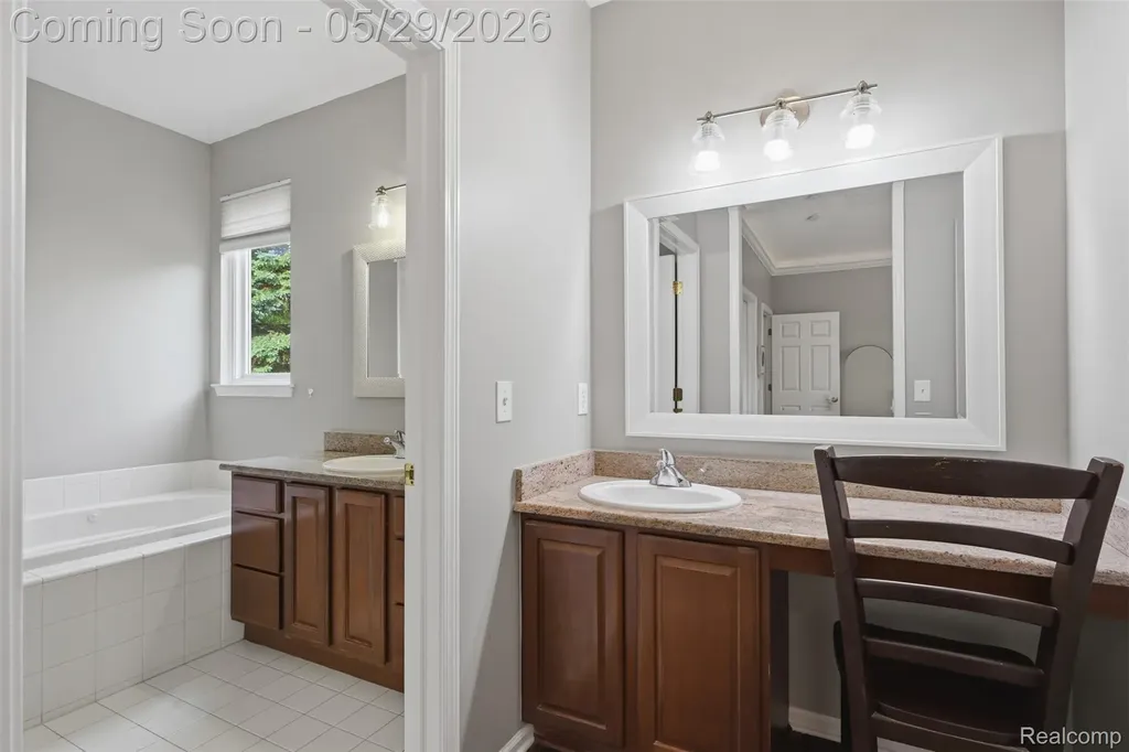 735 Kentbrook Drive Commerce Charter Township MI 48382